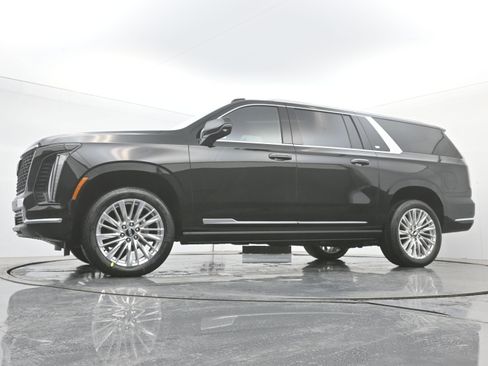 New 2026 Cadillac Escalade ESV Luxury image 16
