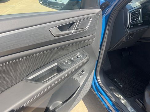 New 2025 Volkswagen Atlas Cross Sport SE image 8