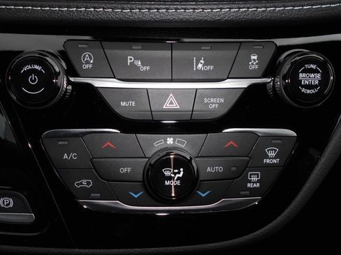 New 2026 Chrysler Pacifica Select image 16