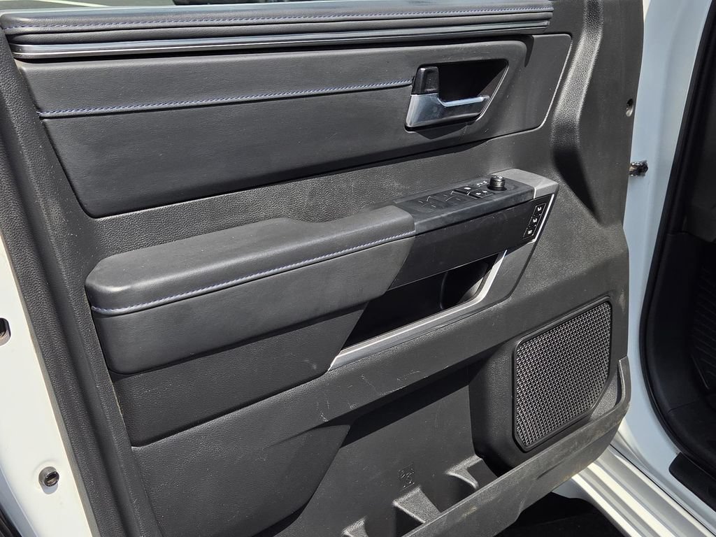 Used 2025 Toyota Tundra Platinum AWD/4WD image 11
