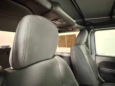 Used 2022 Jeep Wrangler Sport S image 28