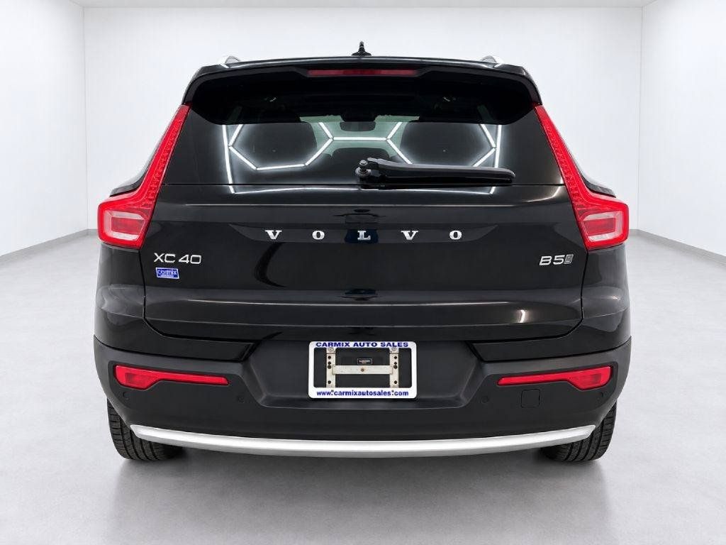 Used 2023 Volvo XC40 B5 Plus AWD/4WD image 4