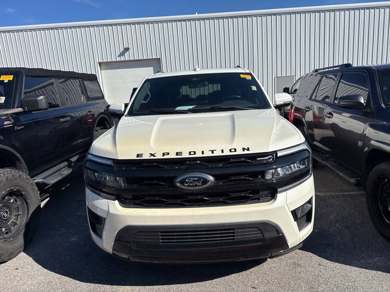Used 2024 Ford Expedition Limited RWD image 2