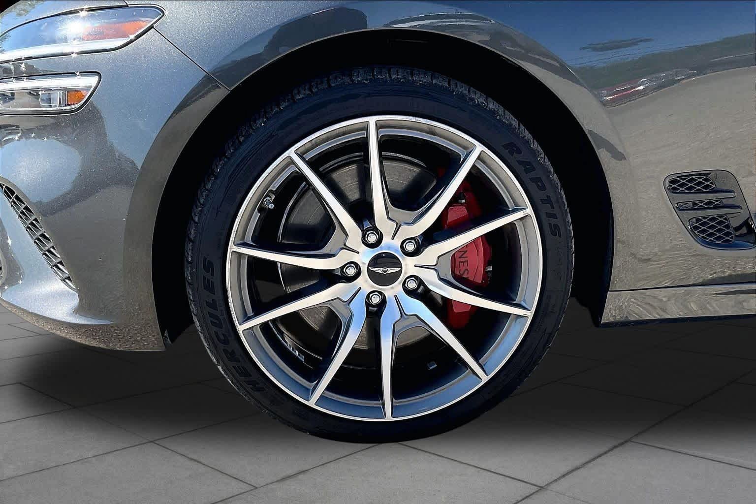 Used 2025 Genesis G70 2.5T RWD image 11
