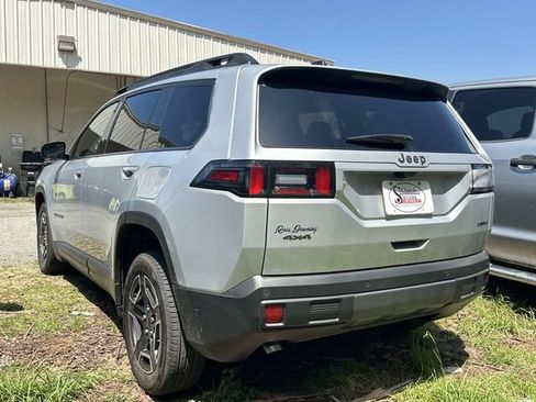 Used 2026 Jeep Cherokee Limited AWD/4WD image 8