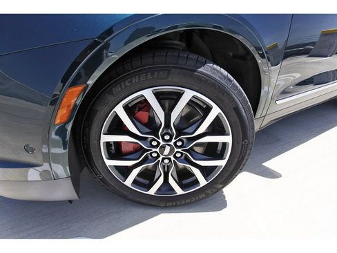 Certified 2025 Cadillac XT5 Sportv w/ Technology Package AWD/4WD image 31