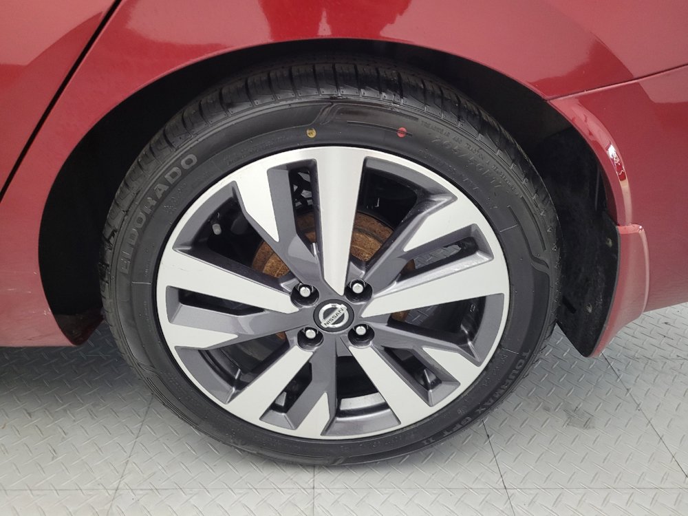 Used 2020 Nissan Versa SR FWD image 31