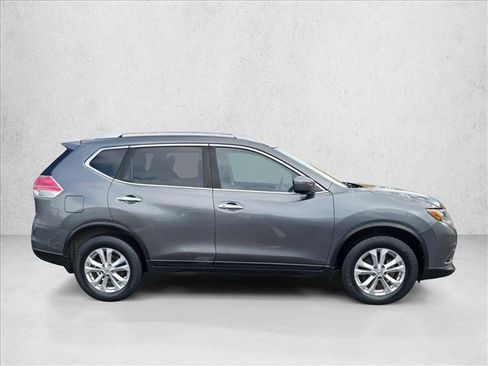 Used 2016 Nissan Rogue SV image 4