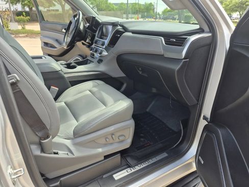 Used 2019 Chevrolet Suburban LT AWD/4WD image 18