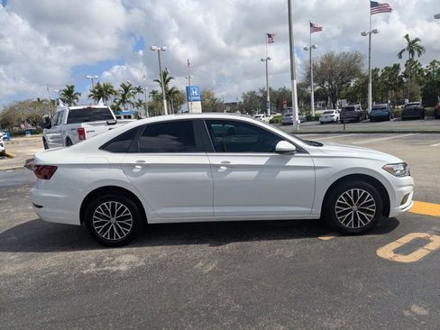 Used 2019 Volkswagen Jetta SE w/ Cold Weather Package image 4