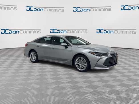 Used 2021 Toyota Avalon Limited w/ Advanced Safety Package FWD image 2