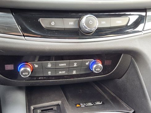 Certified 2024 Buick Enclave Essence image 19