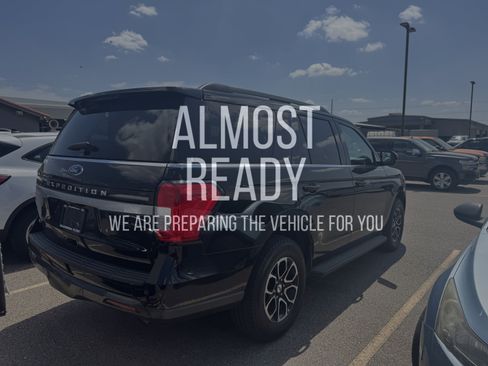 Used 2024 Ford Expedition Limited RWD image 4