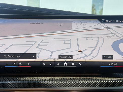 Certified 2023 BMW i7 xDrive60 w/ Executive Package 2 image 25