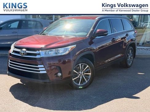 Used 2019 Toyota Highlander XLE AWD/4WD image 1