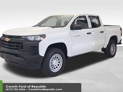 Used 2023 Chevrolet Colorado W/T image 3