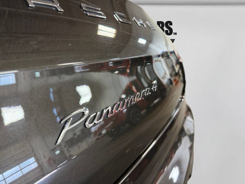 Used 2014 Porsche Panamera 4 w/ Premium Package AWD/4WD image 11
