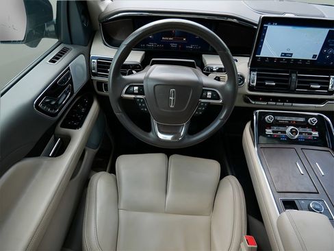 Used 2023 Lincoln Navigator Reserve image 13