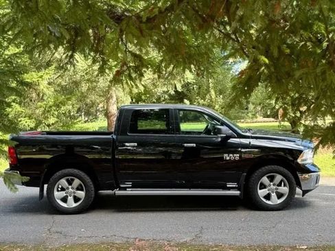 Used 2018 RAM 1500 Classic SLT w/ SLT Plus D￩cor Group image 6