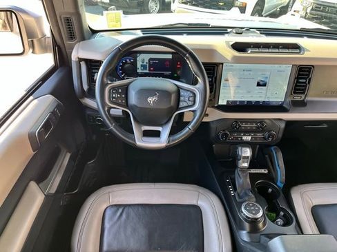 Used 2022 Ford Bronco Wildtrak image 28