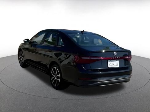 Used 2025 Volkswagen Jetta SE image 14