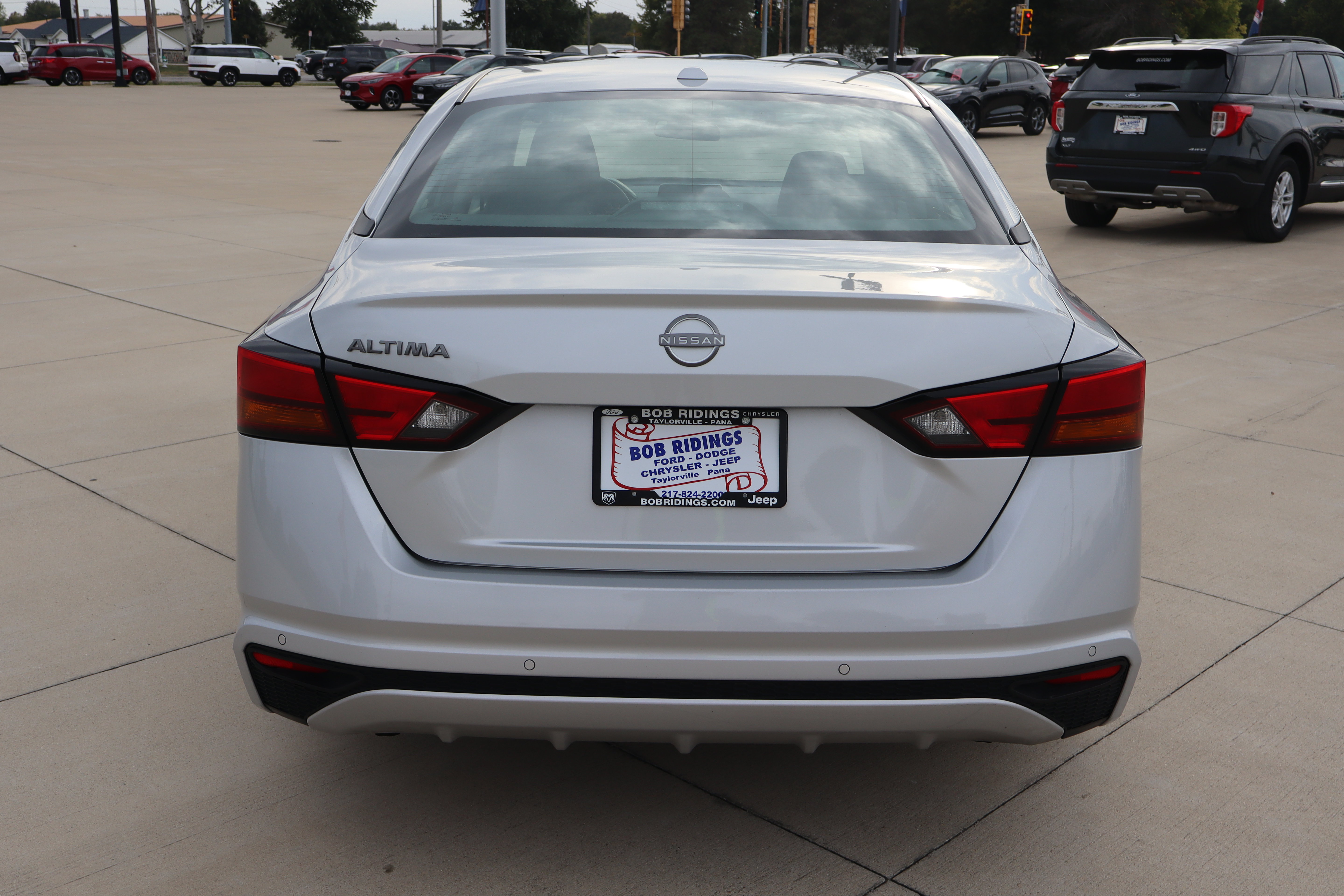 Used 2025 Nissan Altima 2.5 SV FWD image 6