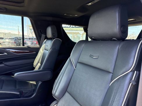 Used 2023 Cadillac Escalade Premium Luxury AWD/4WD image 45