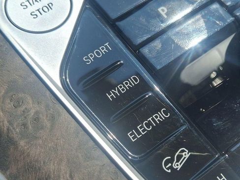 Certified 2025 BMW X5 xDrive50e w/ Climate Comfort Package image 24