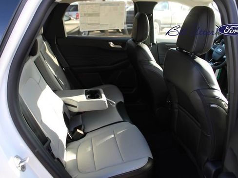 New 2025 Ford Escape SE image 9
