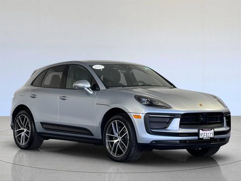 Used 2025 Porsche Macan image 10