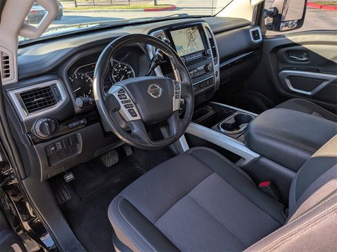 Used 2021 Nissan Titan SV w/ SV Convenience Package image 11