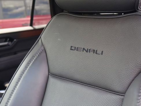 Used 2025 GMC Yukon Denali AWD/4WD image 11