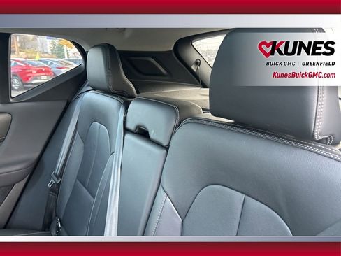 Used 2024 Volvo XC40 B5 Core image 29