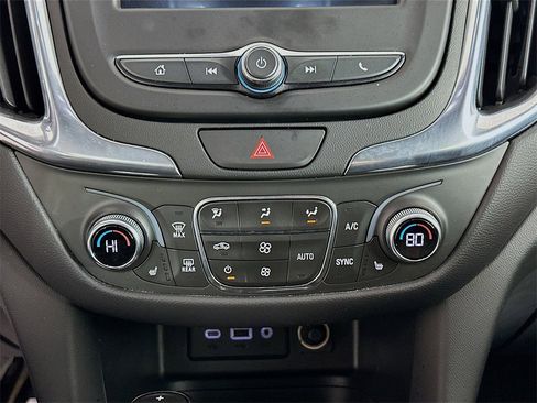 Used 2021 Chevrolet Equinox LT image 16