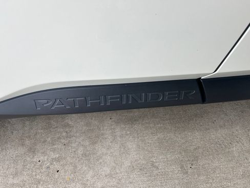Used 2024 Nissan Pathfinder SV FWD image 9