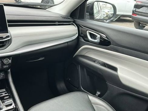 Used 2022 Jeep Compass Limited w/ Sun and Sound Group image 23