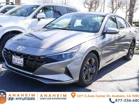 Used 2023 Hyundai Elantra SEL image 1