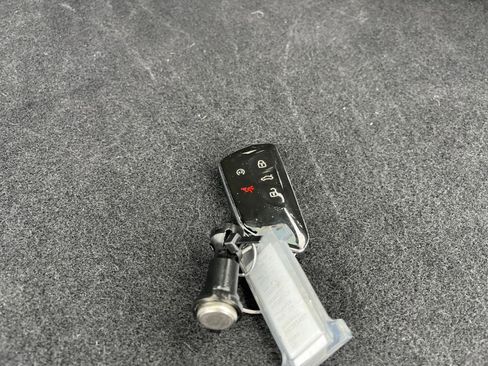 Used 2025 Volkswagen Atlas Cross Sport SE image 22