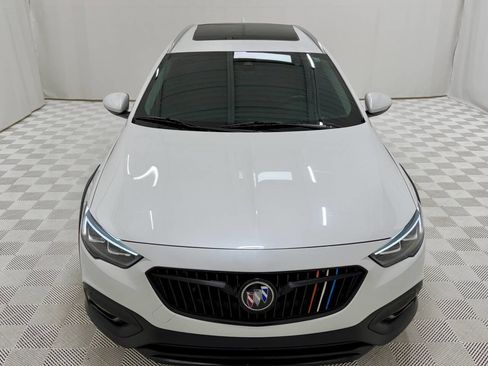 Used 2018 Buick Regal Essence w/ Driver Confidence Package #1 image 3