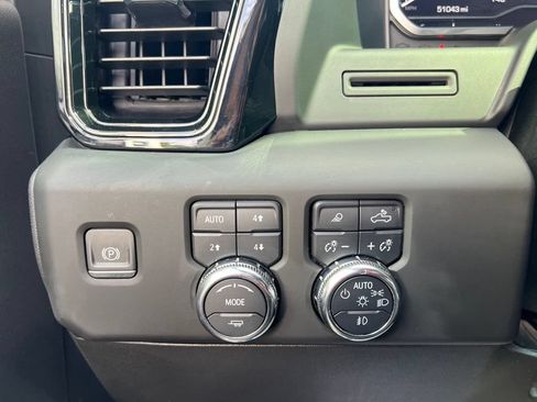 Used 2024 GMC Sierra 2500 AT4 w/ AT4 Preferred Package AWD/4WD image 18