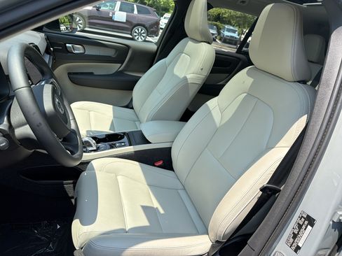 Certified 2024 Volvo XC40 B5 Plus w/ Climate Package AWD/4WD image 16