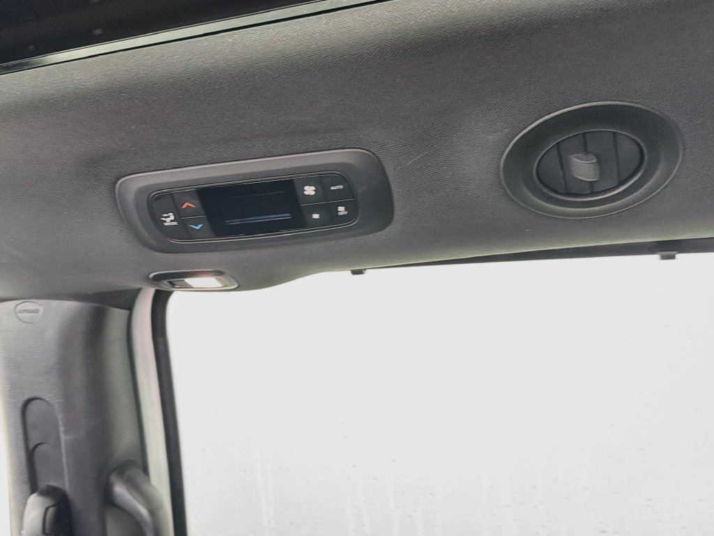 Used 2025 Chrysler Pacifica Limited FWD image 26