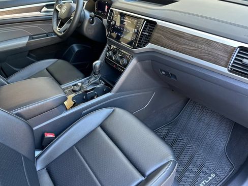 Used 2022 Volkswagen Atlas SE w/ Panoramic Sunroof Package AWD/4WD image 17