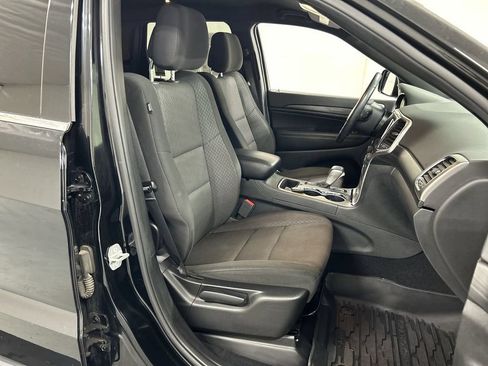 Used 2019 Jeep Grand Cherokee Laredo AWD/4WD image 22