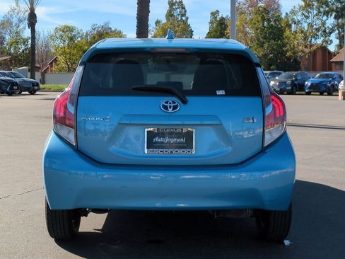 Used 2016 Toyota Prius C One image 6