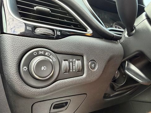 Used 2019 Jeep Cherokee Latitude Plus AWD/4WD image 25