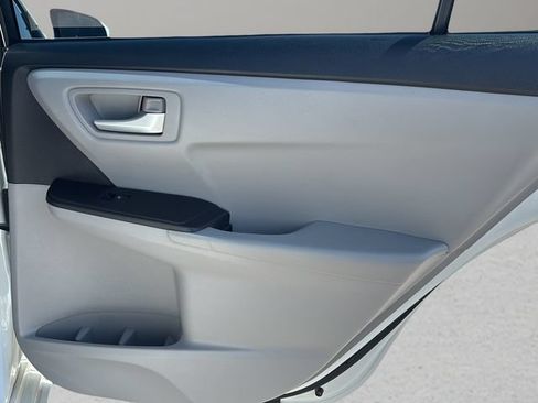 Used 2016 Toyota Camry LE FWD image 14