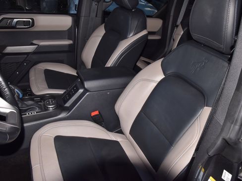 Used 2023 Ford Bronco Wildtrak image 39