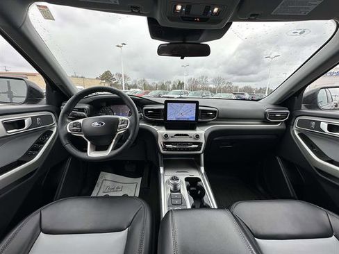 Used 2023 Ford Explorer XLT w/ Equipment Group 202A image 13