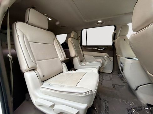 Used 2022 GMC Yukon XL Denali w/ Advanced Technology Package AWD/4WD image 26